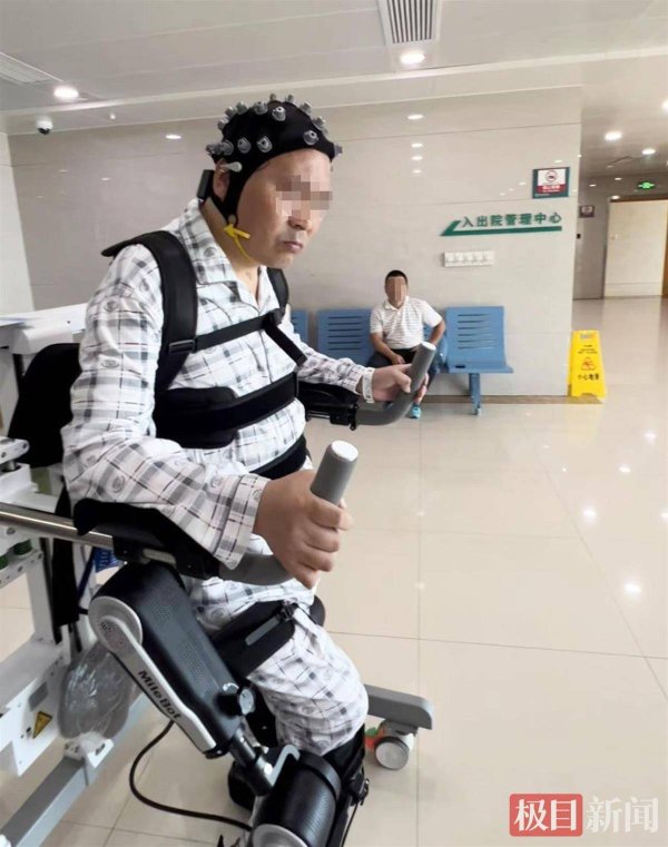 盈富忧配 协和医院脑机接口医工融合病房启用，下肢瘫痪患者靠意念重新站立“行走”